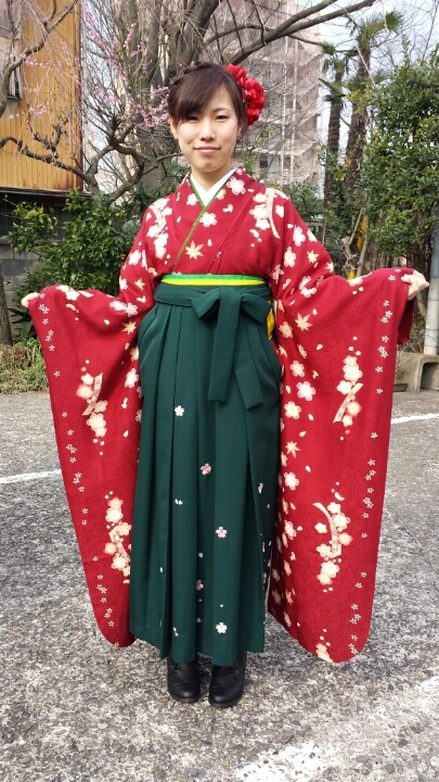 梅の赤い振袖×袴で卒業式 | 着物・レンタル・染み抜き・着付けのこと 